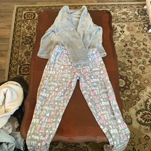 Come with the shirt and pants